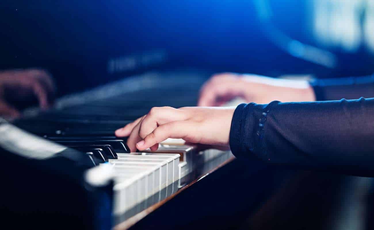 Good Friday Songs in English and Gujarati Explore Touching Lyrics in Gujarati and English