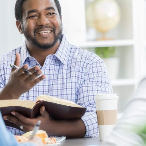 Man discussing with two listeners about Psalm 23 Meaning Explained in Hindi and English